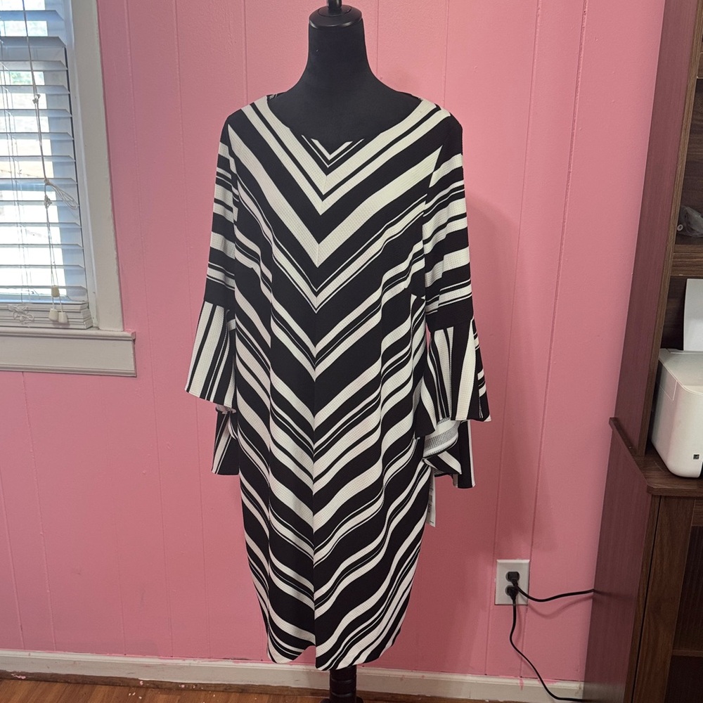 MSK Black and White Chevron Midi Dress with Fluted Sleeves